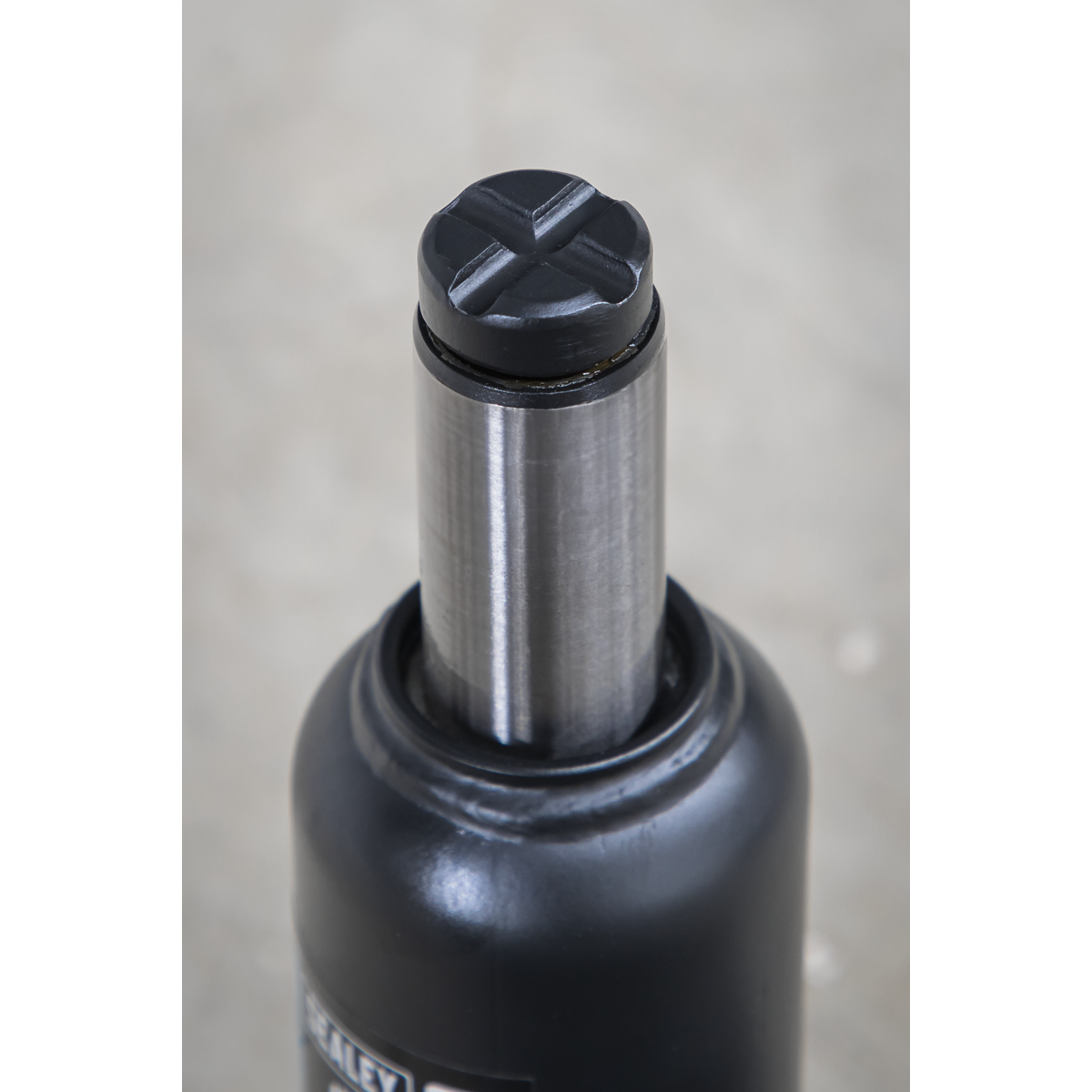 Sealey Bottle Jack Lift 3 Tonne With Overload Valve & 2-Piece Handle PBJ3S