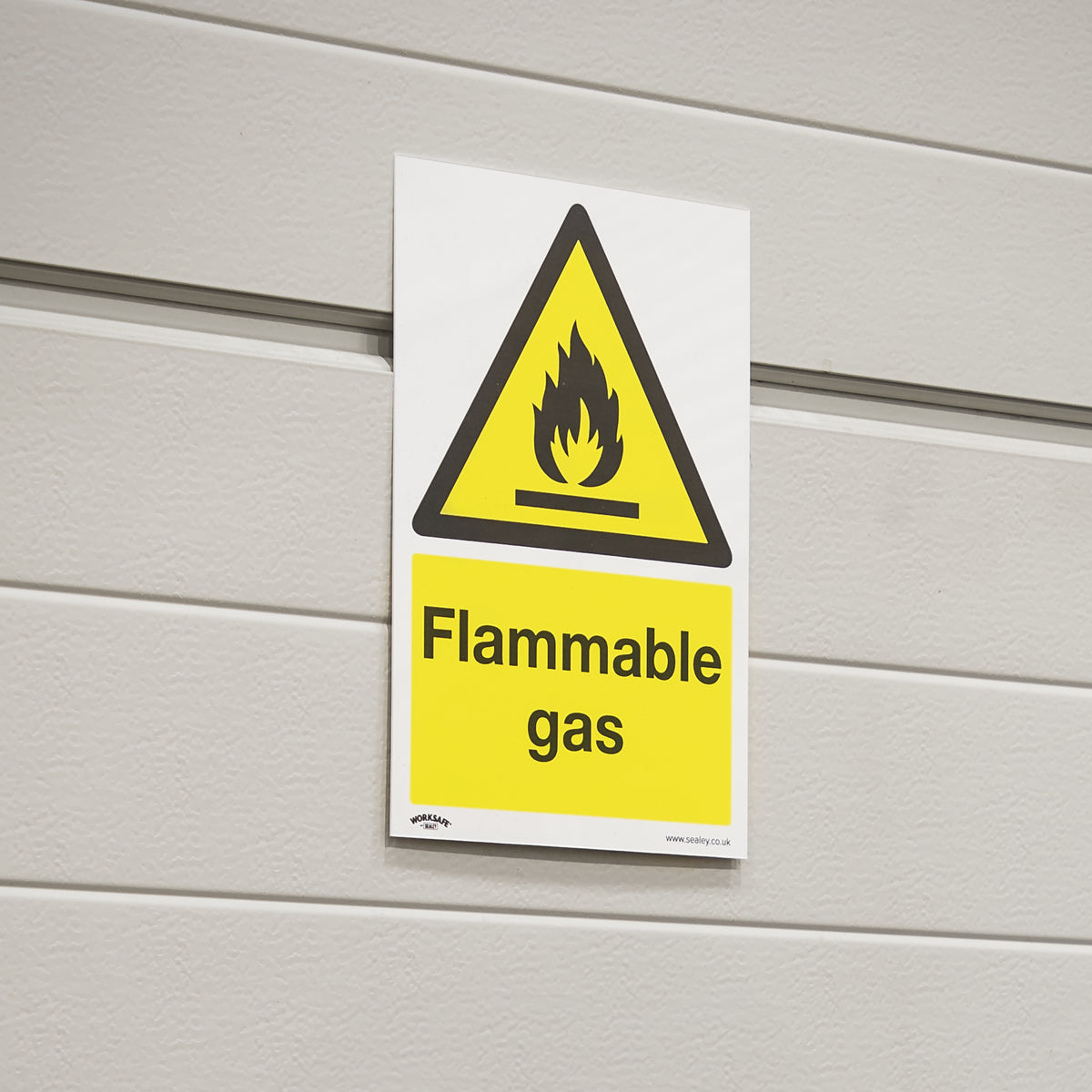 Sealey Warning Safety Sign Flammable Gas Rigid Plastic 200 x 300mm SS59P1