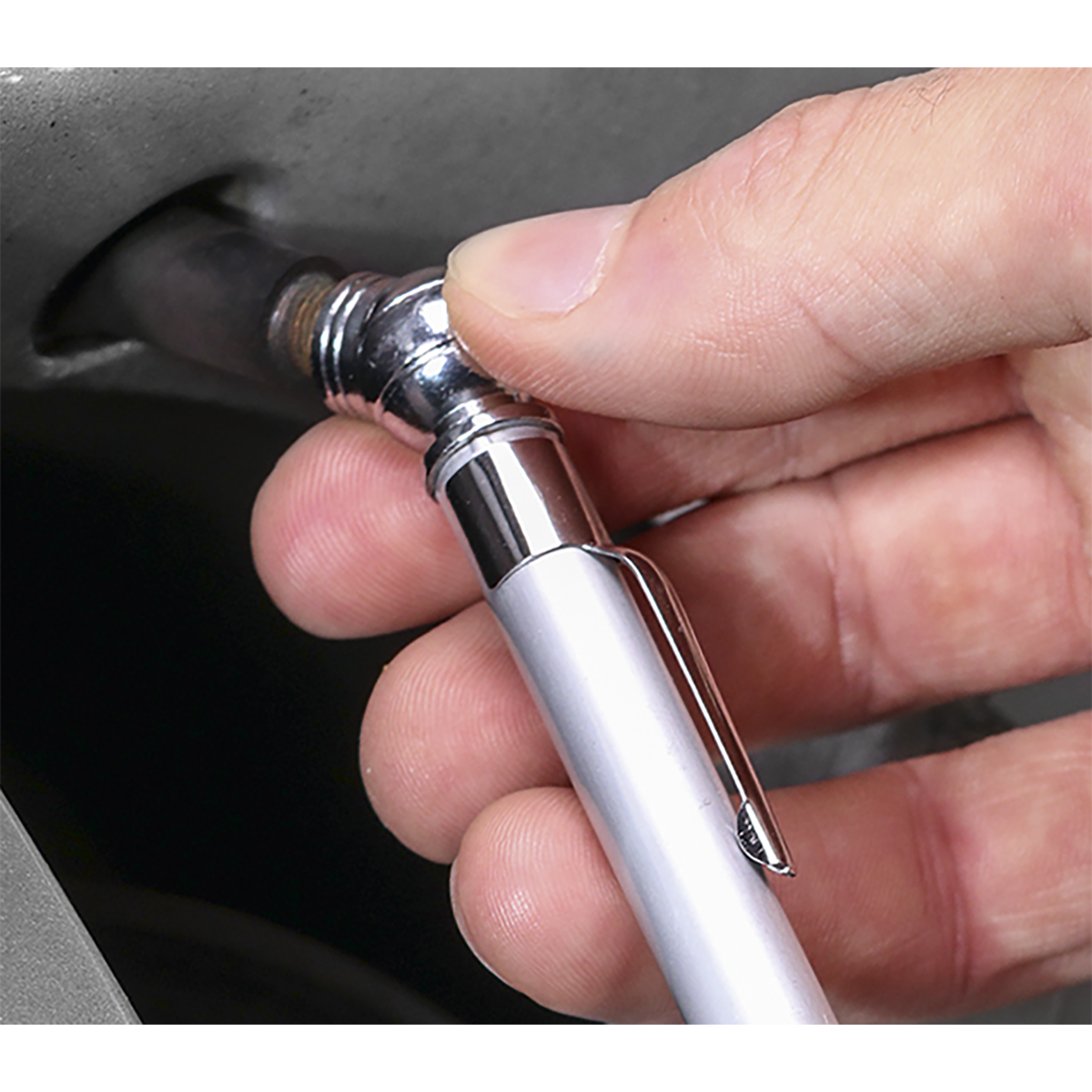 Sealey Tyre Pressure Gauge With Valve Deflator & Pocket-Clip - Silver TSTPG1