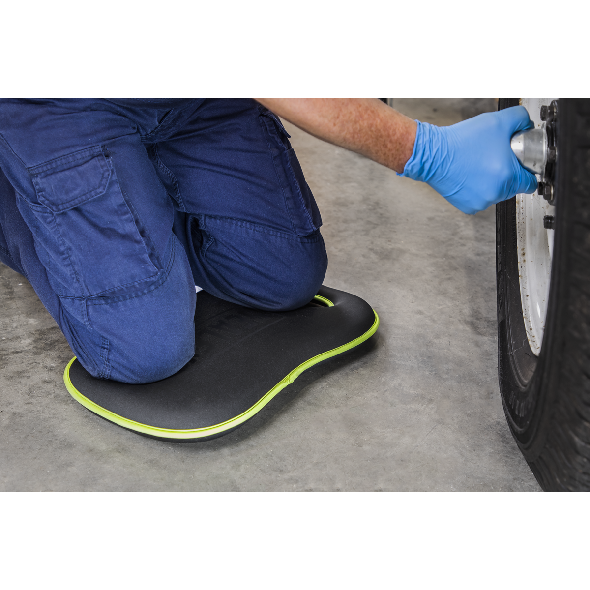 Sealey Kneeling Mat Premium EVA With Cut-Out Handle 470 x 280 x 40mm VS8595