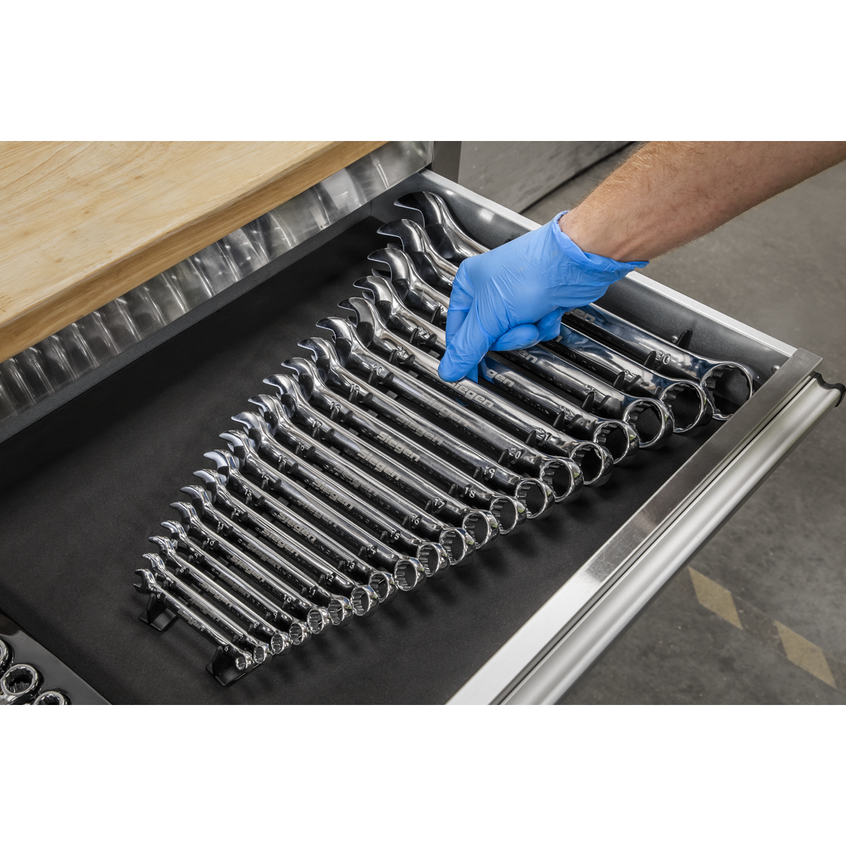 Sealey Premier Sharks Teeth Spanner Rack 2 Pieces 20 Capacity 425mm Long WR01