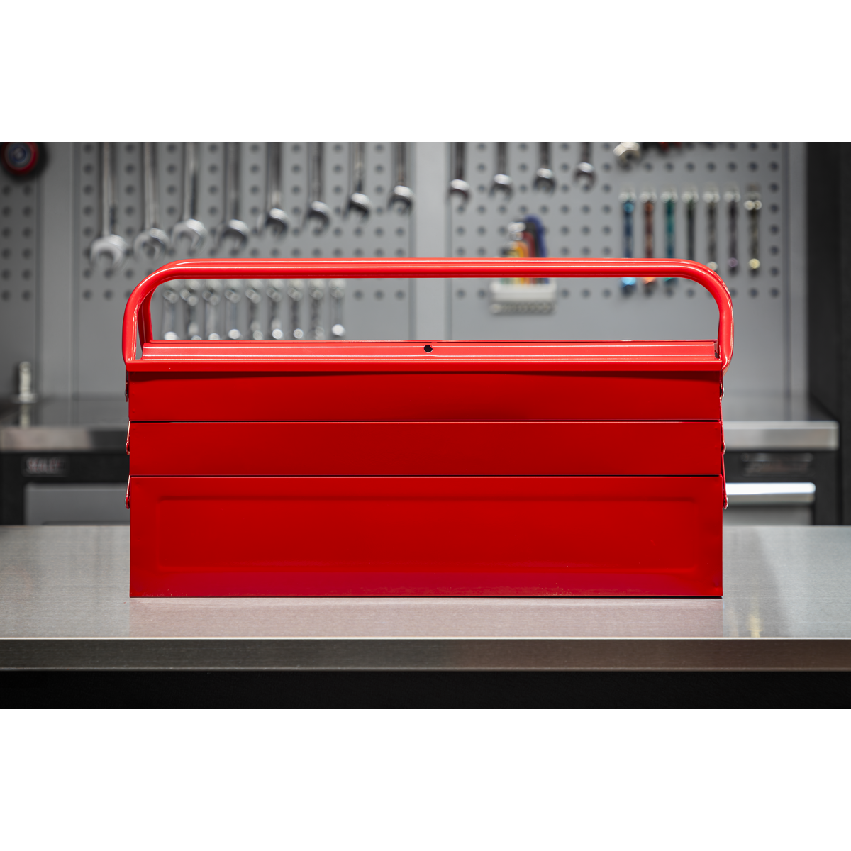 Sealey 530mm 4 Tray Cantilever Toolbox With Central Tool Storage Area AP521