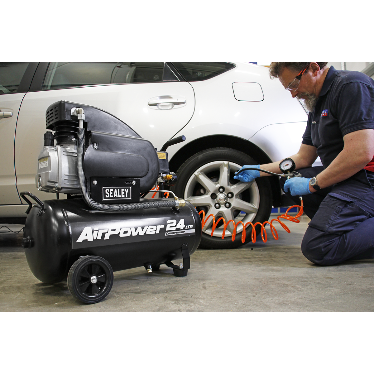 Sealey 24L Direct Drive Air Compressor 2hp 116PSI 8 Bar - Black SAC2420A