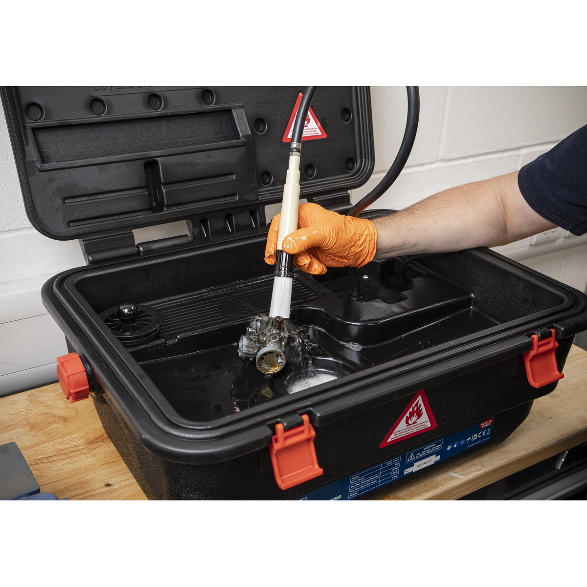 Sealey 16L Mobile Parts Cleaning Tank With Brush Lightweight and Mobile SM222