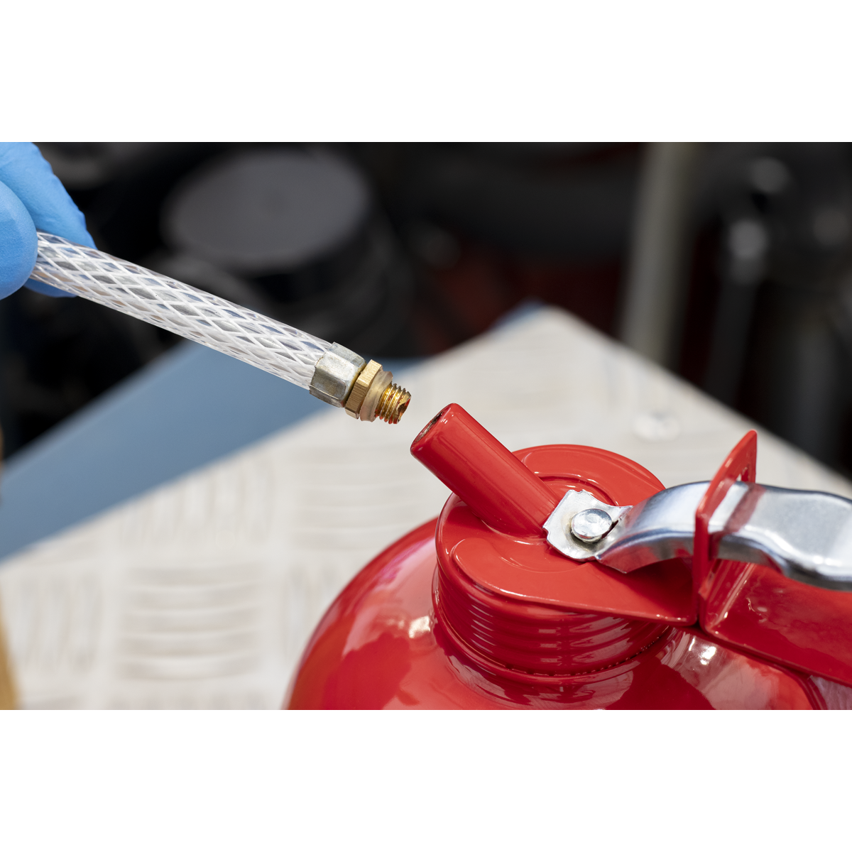 Sealey 1000ml Thumb-Operated Lever Metal Oil Can With Flexible Spout TP1000