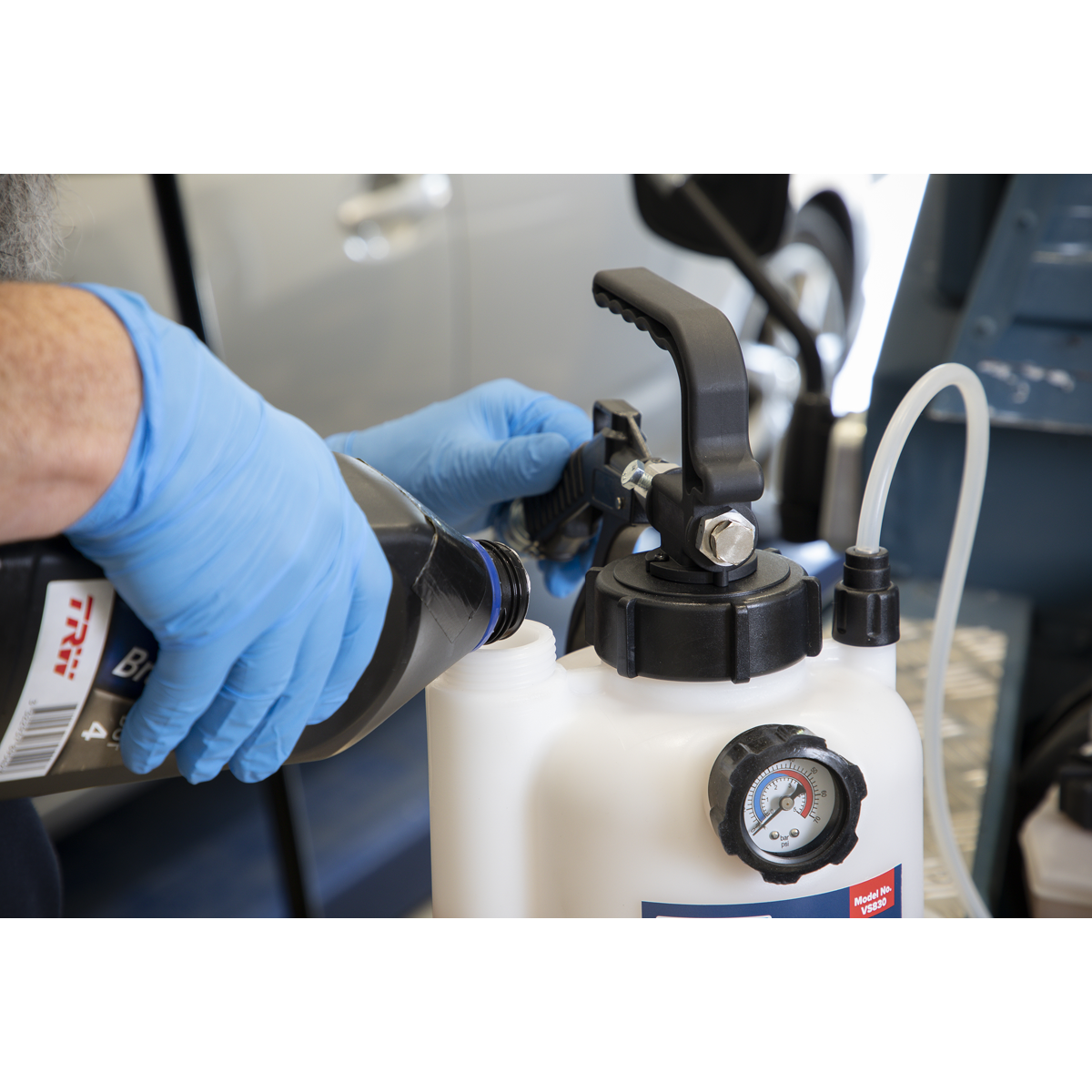 Sealey Pneumatic Brake & Clutch Bleeder Pressure Range 2.5L Reservoir VS830