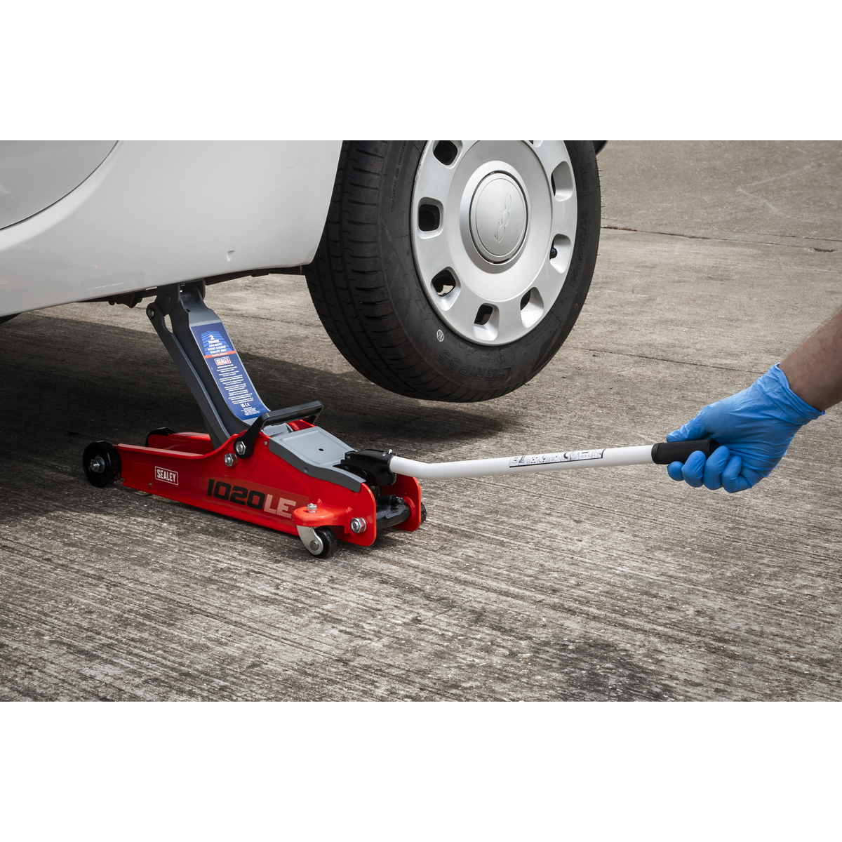Sealey 2 Tonne Low Profile Short Chassis Hydraulic Trolley Jack Red 1020LE