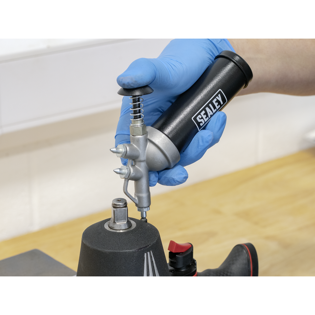 Sealey Push Type Mini Grease Gun With 3oz 88.7mL Cartridge Black/Silver AK55