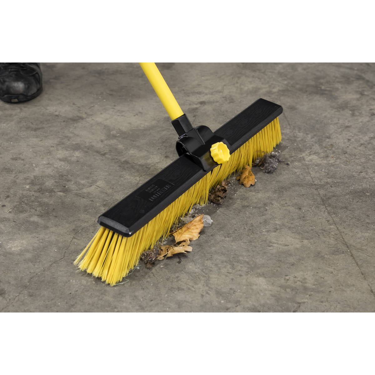 Sealey Bulldozer Yard Broom 24" 600mm Hard Wearing Sweeper + Steel Handle BM24HX