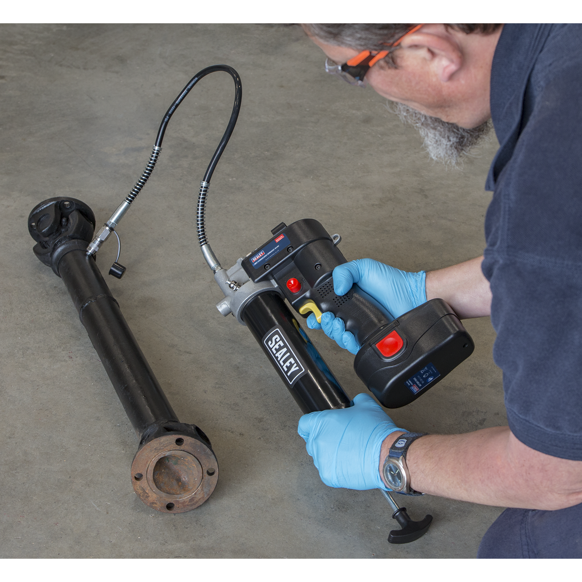 Sealey 18V Cordless Grease Gun With LCD Battery Condition Indicator CPG18V