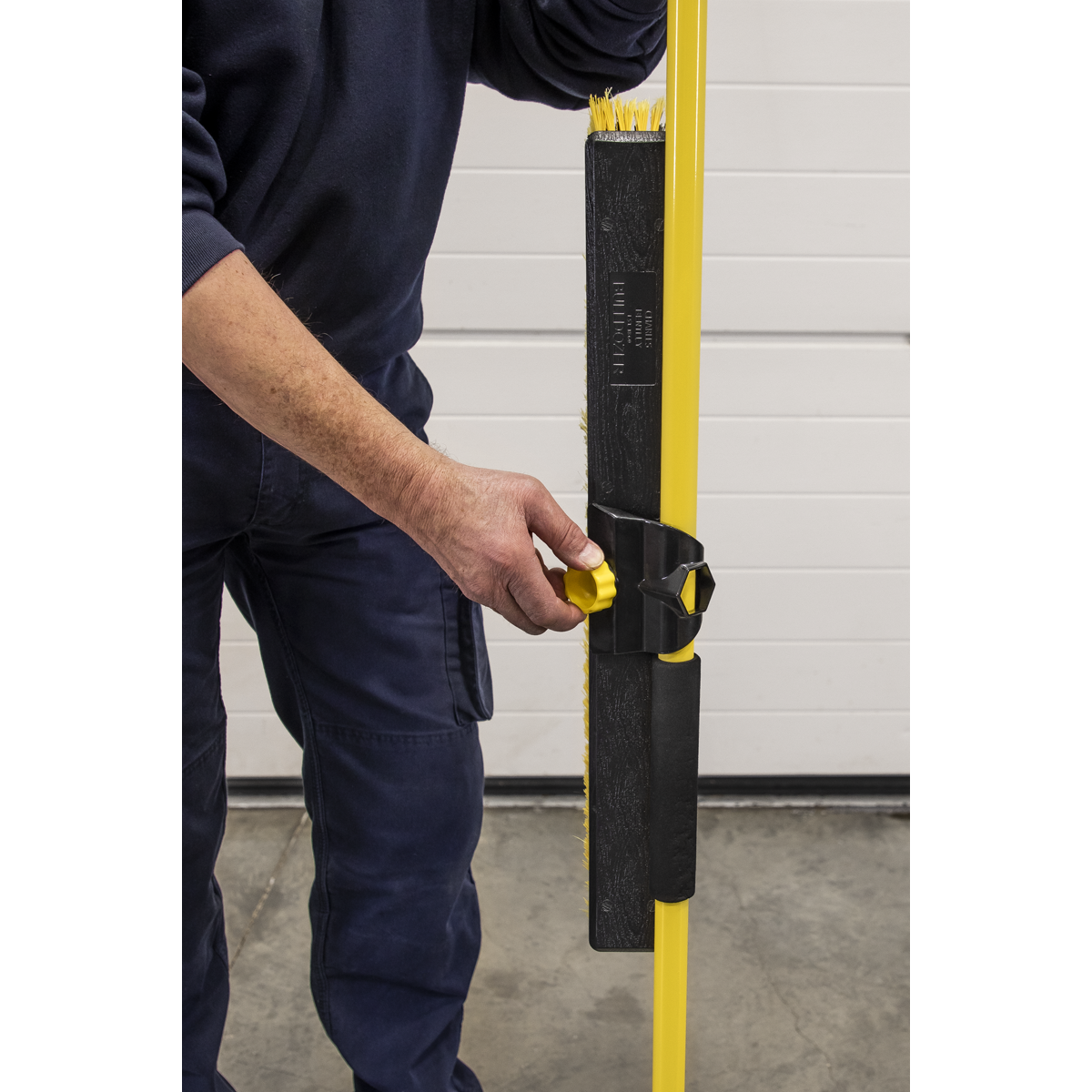 Sealey Bulldozer Yard Broom 24" 600mm Hard Wearing Sweeper + Steel Handle BM24HX