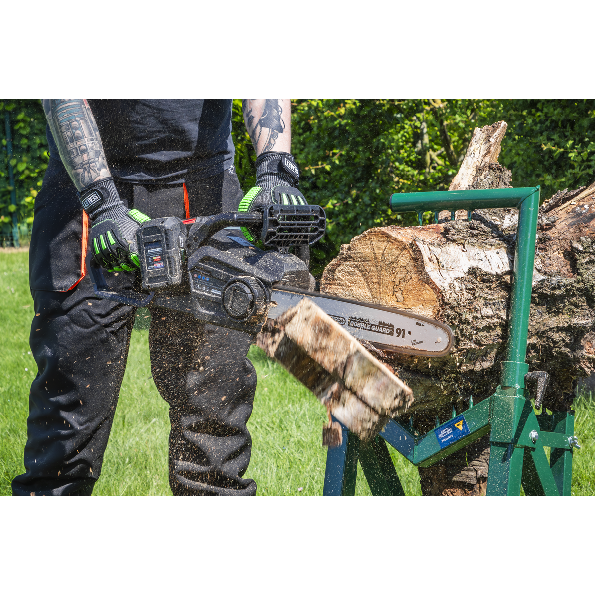 Sealey SV20 Series Chainsaw 2x20V 2Ah Li-Ion 35cm Bar Body Only CP40VCS