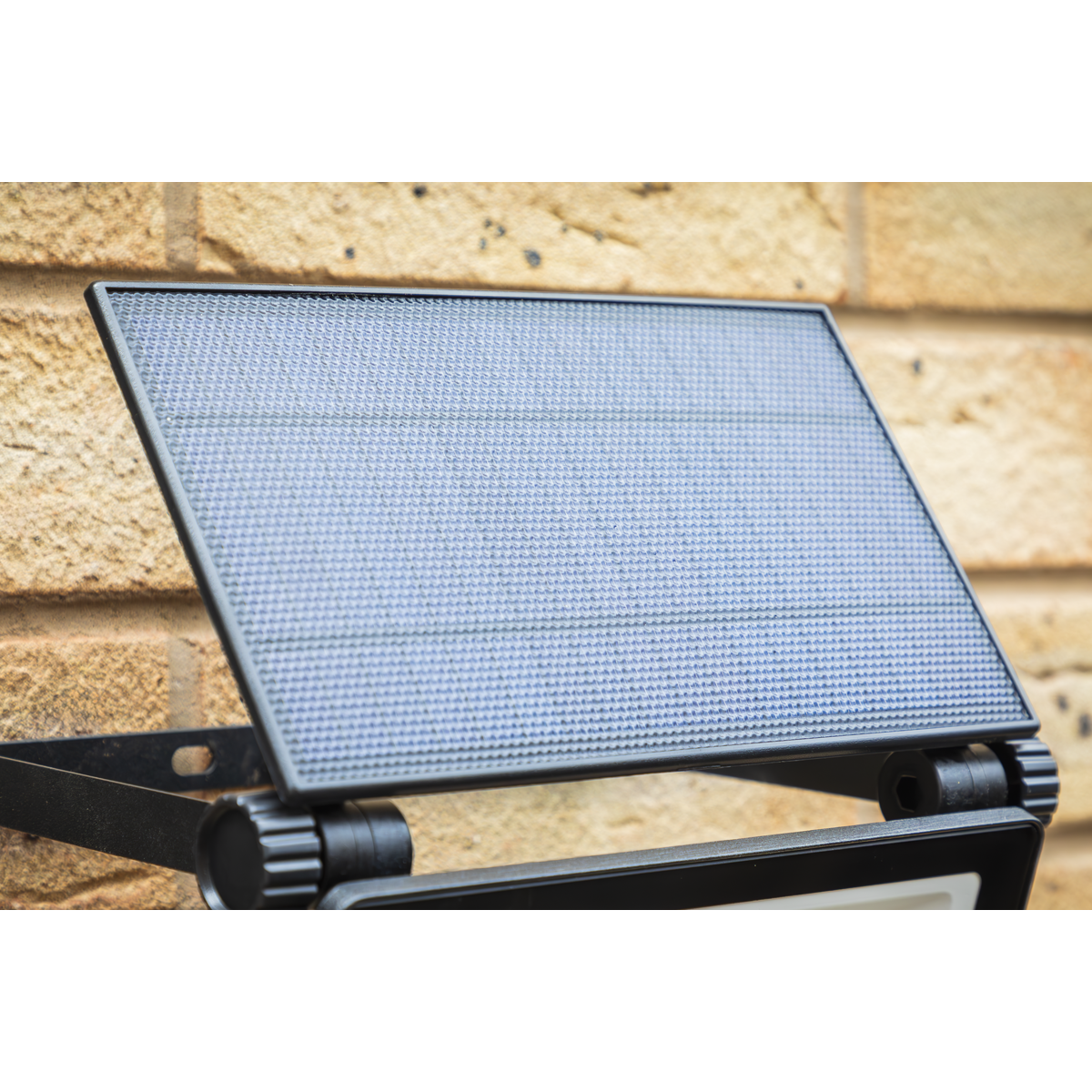Sealey Extra-Slim Solar Floodlight With Wall Bracket 30W SMD LED 3000LM LED30S