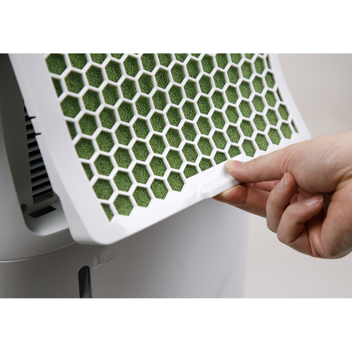 Sealey Portable Dehumidifier With Front Panel Indicator Light 20L White SDH20