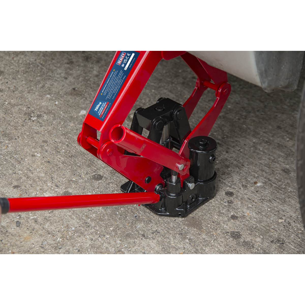 Sealey Hydraulic Scissor Jack With One-Piece Pumping Handle 700kg HSJ07